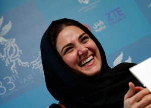 بازيگر سيمرغ گرفته پارسال و پركار امسال: به دولت یازدهم نمره ١٢ ، ١٣ مي دهم! / خیلی از مطالباتمان باق