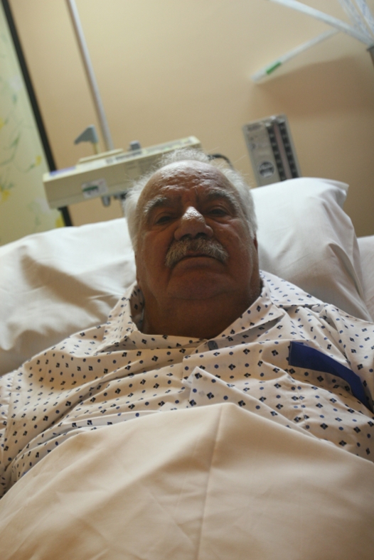 ناصر ملک مطیعی در تخت بیمارستان