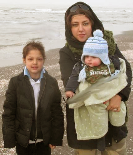 پریچهر حسینی(همسر شهاب) و فرزندانش