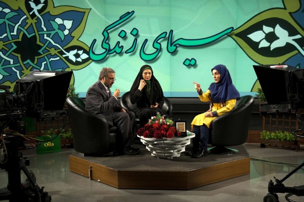 رضا عطاران، یکتا ناصر و ژیلا صادقی در نمای ابتدایی "من سالوادور نیستم"