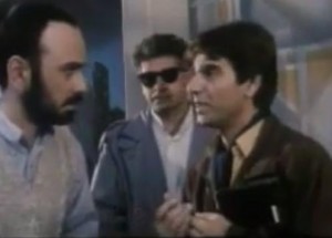 عزت مهرآوران در نمایی از آژانس شیشه ای
