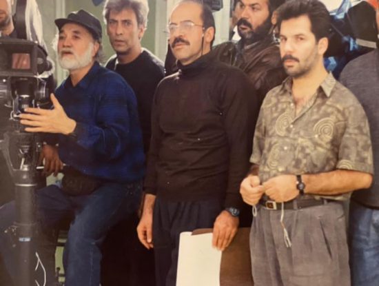 حسین ملکی پشت دوربین در پشت صحنه فیلم "گروگان" در کنار حسین فرحبخش و اصغر هاشمی 