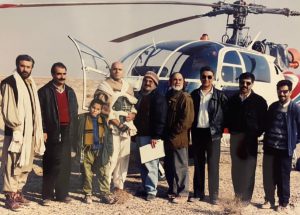 حسین ملکی(نفر چهارم از راست) در پشت صحنه فیلم "گروگان" در کنار حسین فرحبخش و جمشید آریا
