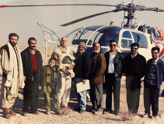 حسین ملکی(نفر چهارم از راست) در پشت صحنه فیلم "گروگان" در کنار حسین فرحبخش و جمشید آریا 