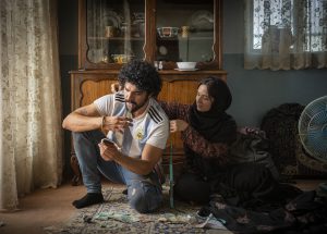 گلاره عباسی و سینا مهراد در "شادروان"