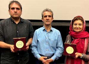 اهدای تندیس یادبود مددکاران اجتماعی ایران به رضا دُرمیشیان و لیلا ارشد برای فیلم «مجبوریم»