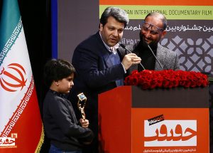 دستور کار #محمد_خزاعی در اختتامیه سینماحقیقت: دست شستن از سیاسیبازی و ارتقای معیشت صنف!