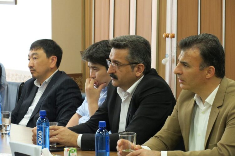 رئیس فرهنگستان علوم قزاقستان خواهان گسترش تعاملات با مرکز بین‌المللی میکروفیلم نور شد