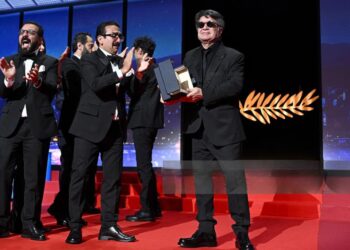 جعفر پناهی-دستیار اسبق کیارستمی- نخل طلای جشنواره کن۲۰۲۵ را از بازیگر آثار کیارستمی گرفت!/فیلم روستایی؛ بازنده‌ی مطلق!