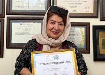 جایزه ی یک عمر دستاورد هنری ماندلا برای پوران درخشنده 