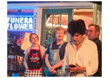 جدال با حوادث!⇐ رونمایی از پوستر «چارلی باستر»+نقطه‌نظرات فرزان دلجو درباره فیلم تازه‌اش و احتمال نمایش در فجر۴۴