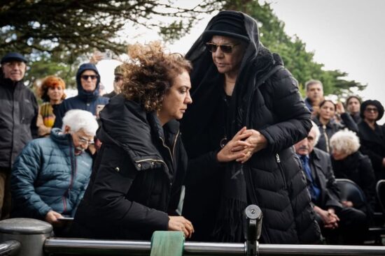 مژده شمسایی در مراسم تدفین بهرام بیضایی در سانفرانسیسکو ی آمریکا