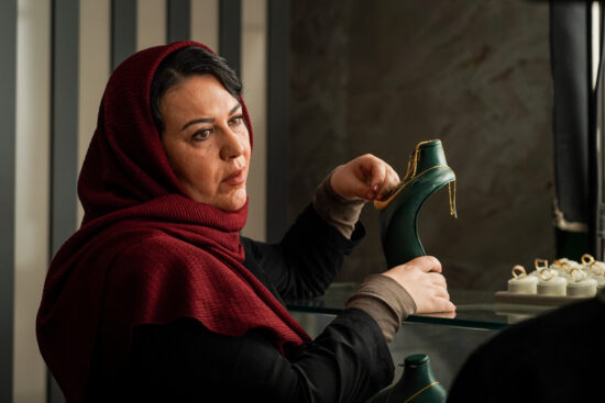 گیتی قاسمی در فیلم سقف