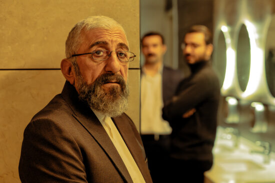 رضا کیانیان در نمایی از جهان مبهم هاتف