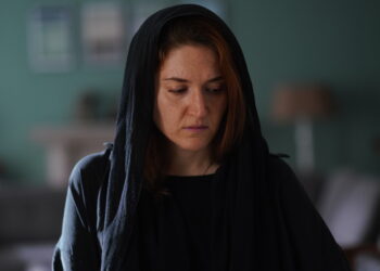 فیلم آسمان همه جا یک رنگ است